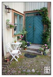 blue door, wooden blue door, backyard, sweden, örebro, sverige