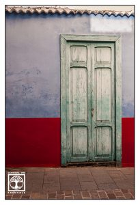 blue door, blue wooden door, la palma, Los Llanos de Aridane, Los Llanos