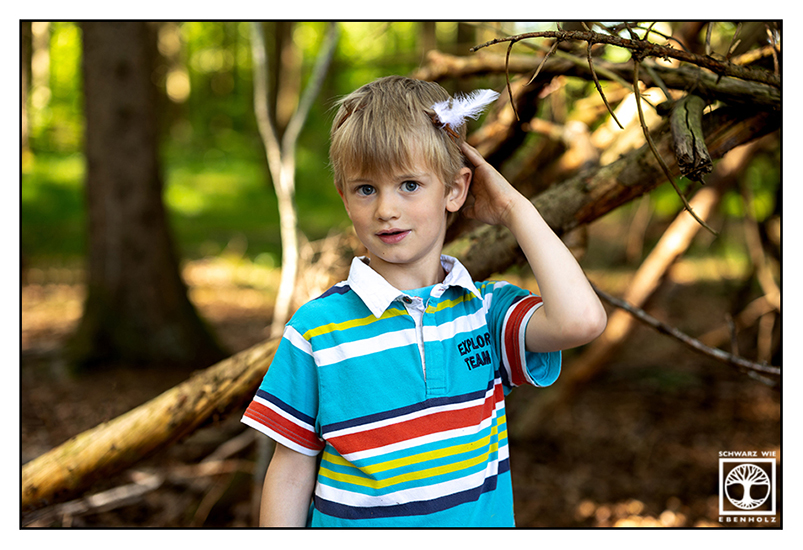 Junge, Kind, Kindershooting, Outdoor Kinder, Kinderfotos Outdoor, Kinderbilder outdoor, Wald Fotoshooting, Waldkindergarten