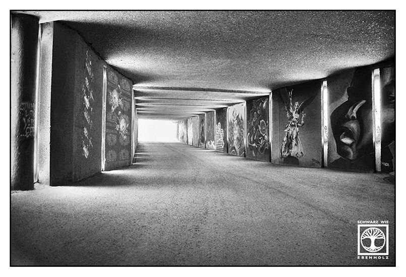 München, Unterführung schwarzweiss, Tunnel schwarzweiss, Graffiti München, architektur fotografie